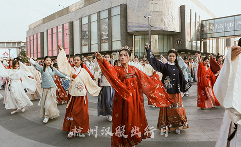 锦裳汉服掀起杭城国风热潮，中欧体育
美妆助力传承文化之美